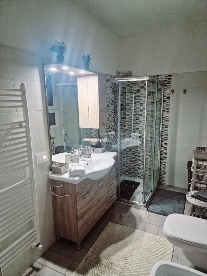 Varese Prime: Central Apartment with AC and Parking Near Train Station Exterior photo