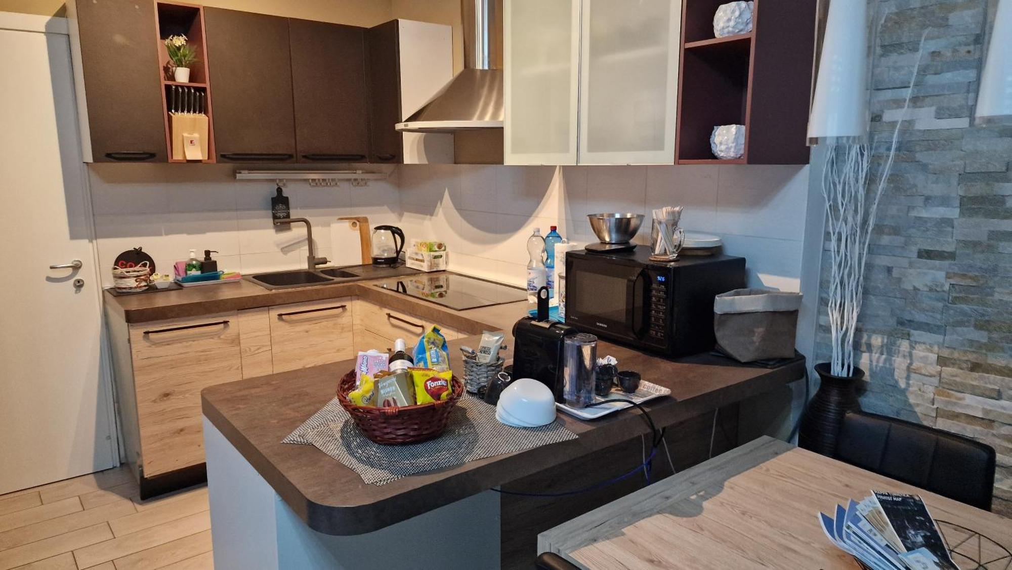 Varese Prime: Central Apartment with AC and Parking Near Train Station Exterior photo